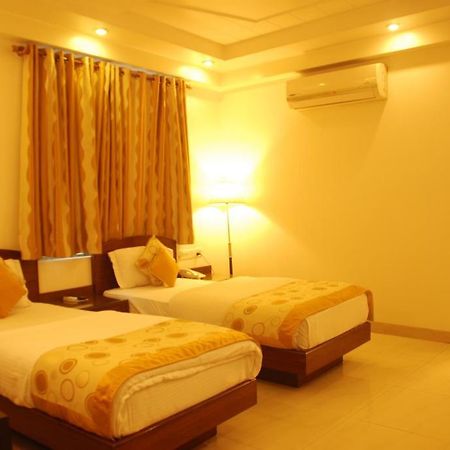 Hotel Shipra International Нью-Дели Экстерьер фото