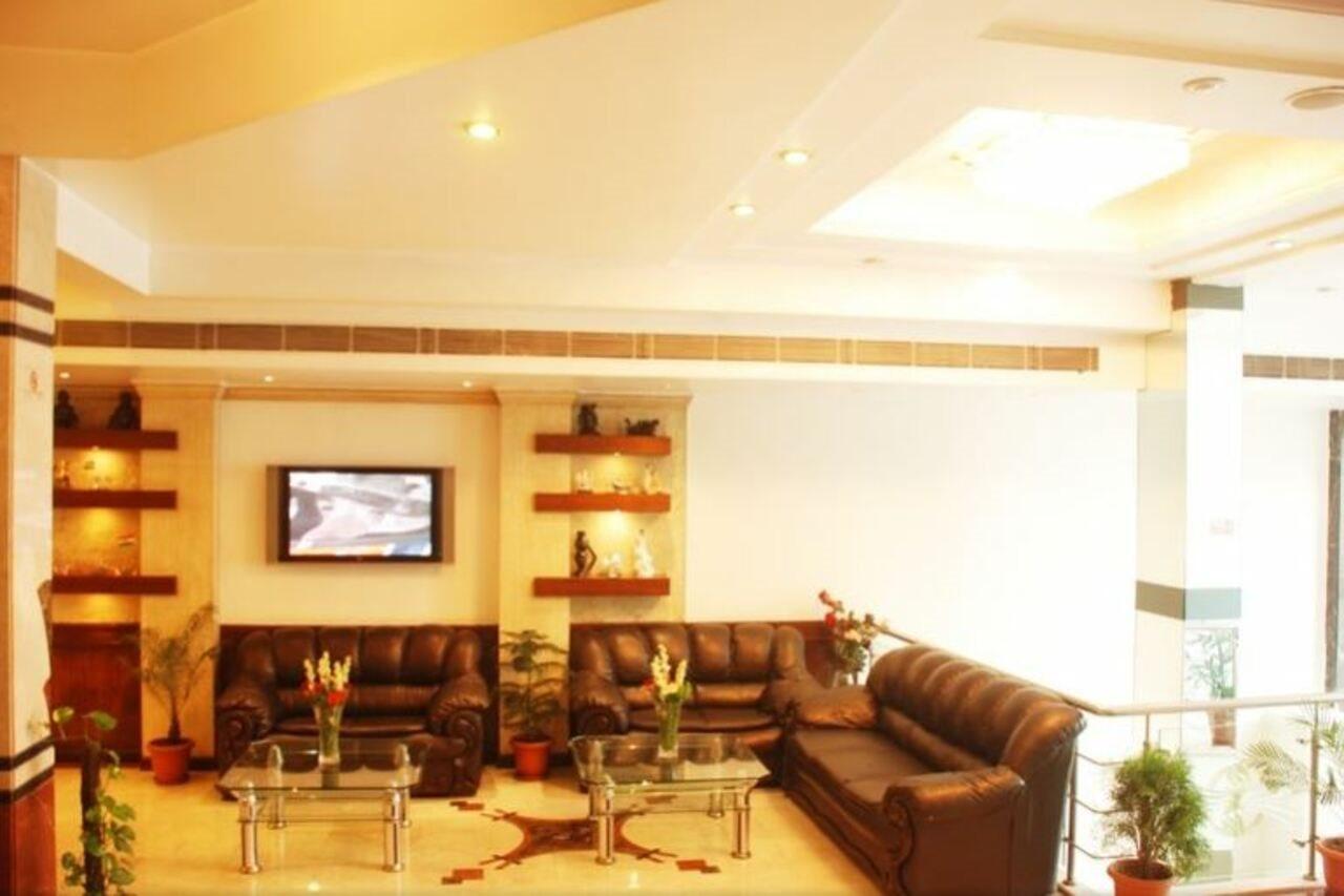Hotel Shipra International Нью-Дели Экстерьер фото
