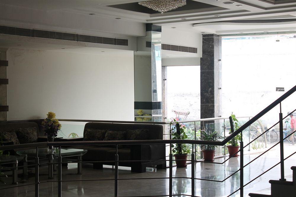 Hotel Shipra International Нью-Дели Экстерьер фото