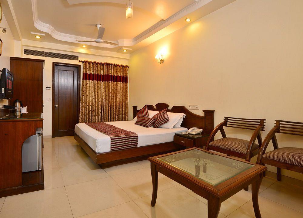 Hotel Shipra International Нью-Дели Экстерьер фото