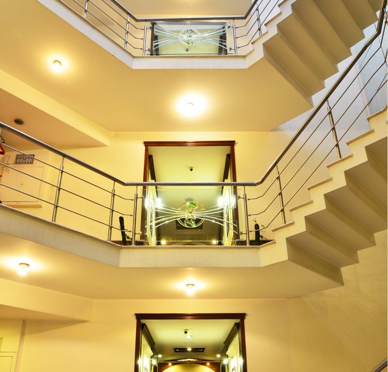 Hotel Shipra International Нью-Дели Экстерьер фото