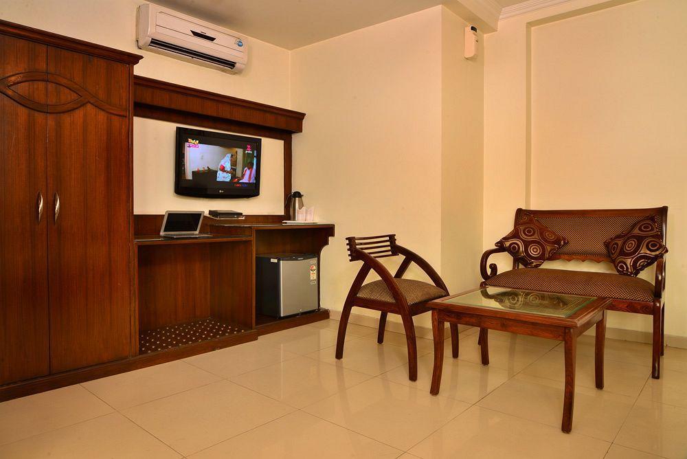 Hotel Shipra International Нью-Дели Экстерьер фото