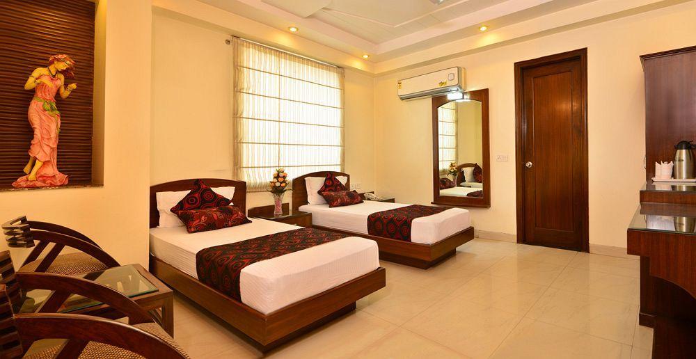 Hotel Shipra International Нью-Дели Экстерьер фото