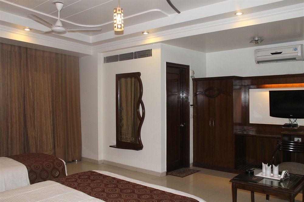 Hotel Shipra International Нью-Дели Экстерьер фото