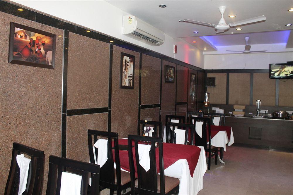 Hotel Shipra International Нью-Дели Экстерьер фото