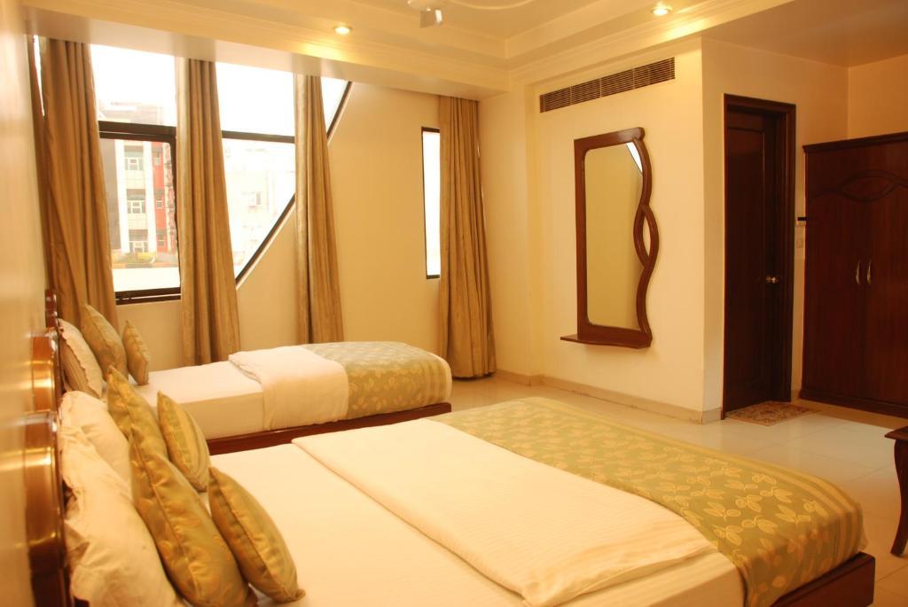 Hotel Shipra International Нью-Дели Экстерьер фото