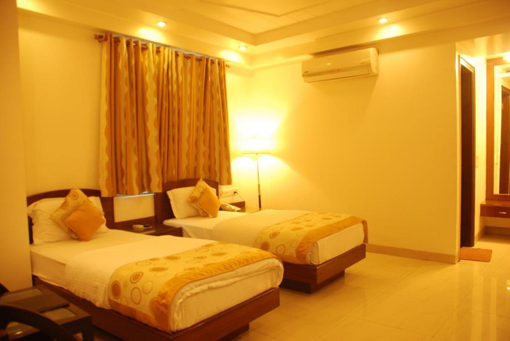 Hotel Shipra International Нью-Дели Экстерьер фото