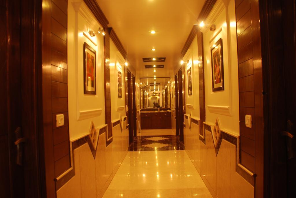 Hotel Shipra International Нью-Дели Интерьер фото