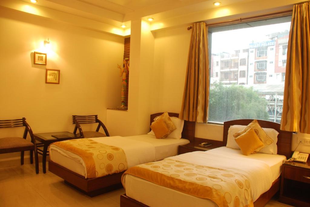 Hotel Shipra International Нью-Дели Экстерьер фото