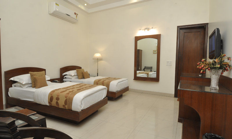 Hotel Shipra International Нью-Дели Экстерьер фото