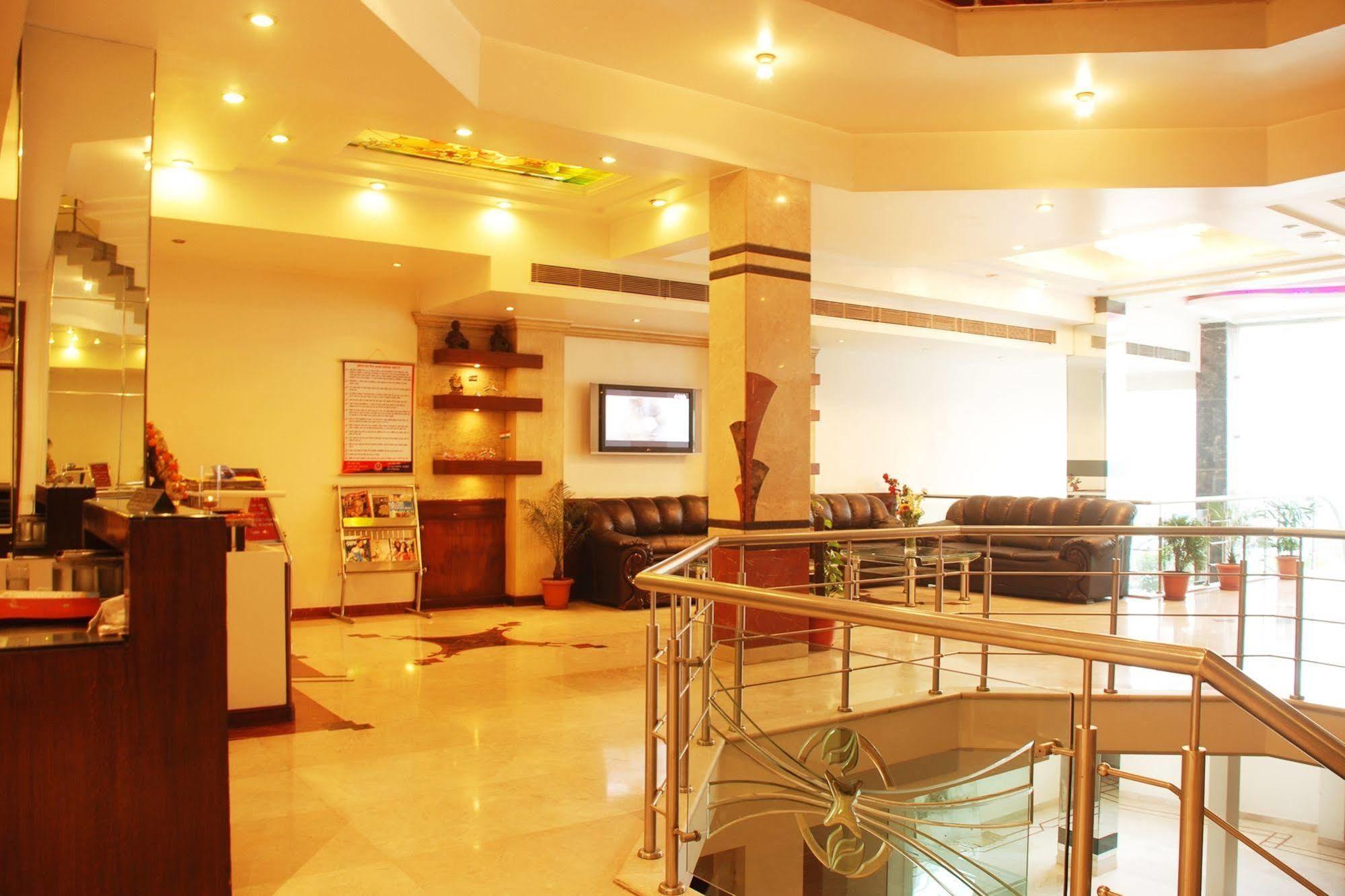 Hotel Shipra International Нью-Дели Экстерьер фото