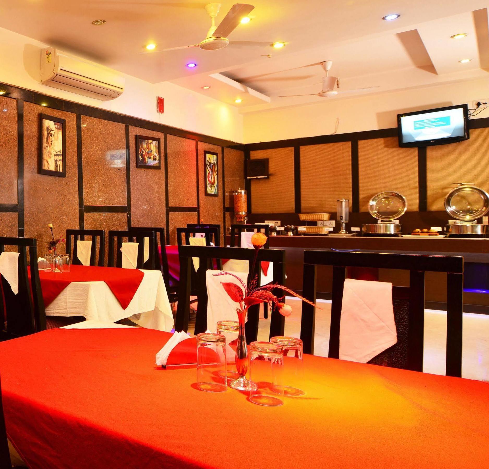 Hotel Shipra International Нью-Дели Экстерьер фото